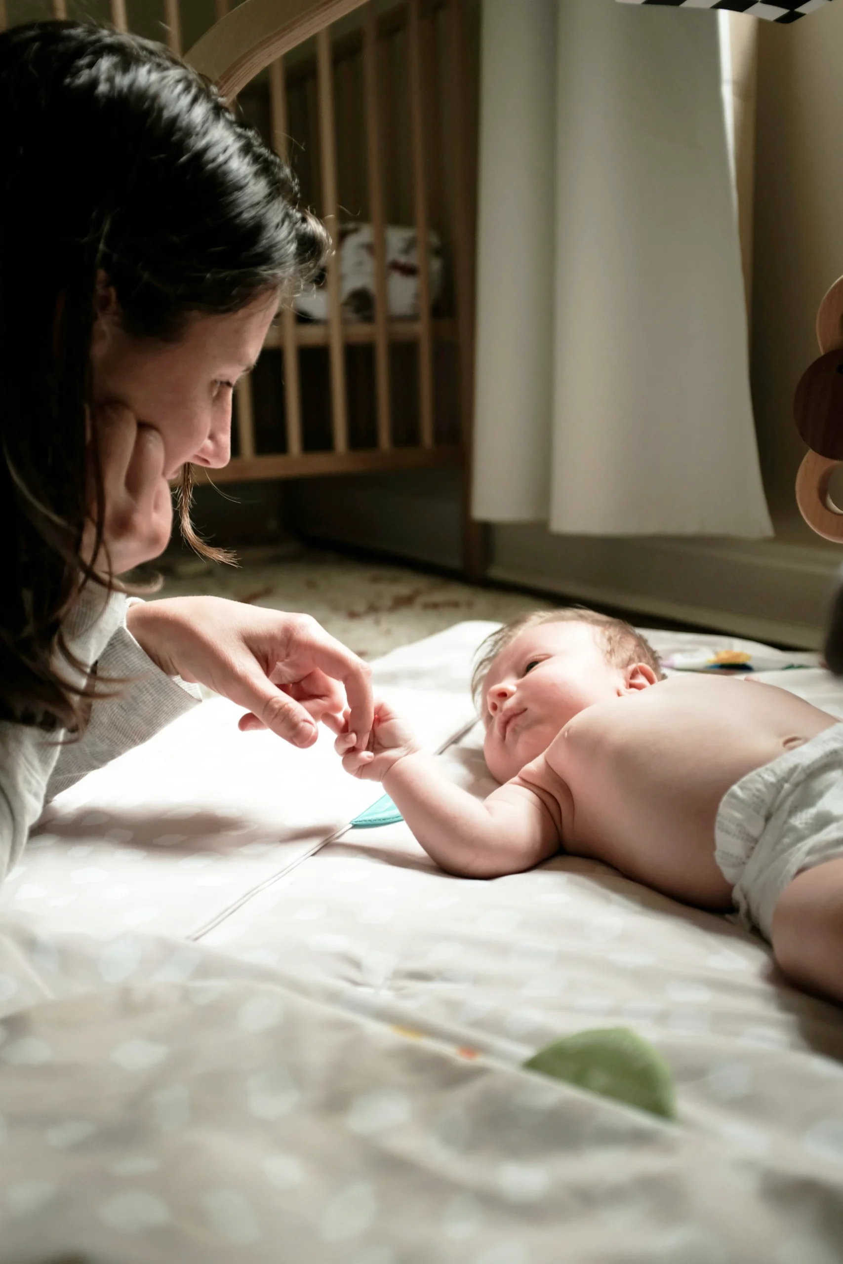 De postpartum rollercoaster: huilen, lachen en weer huilen